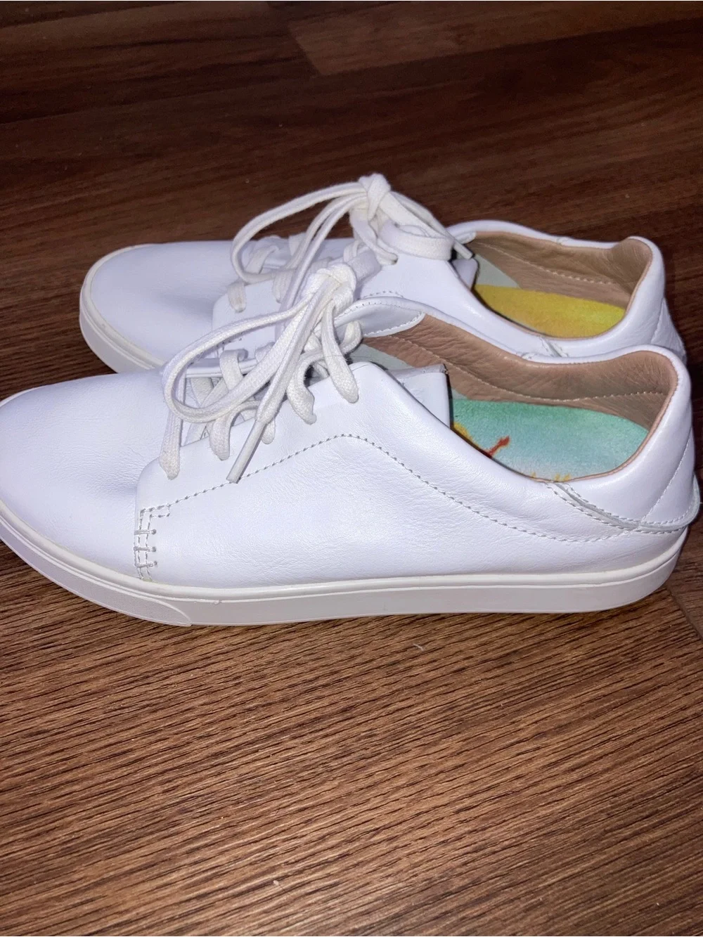 Olukai women’s Classic white Leather Sneakers size 7 new